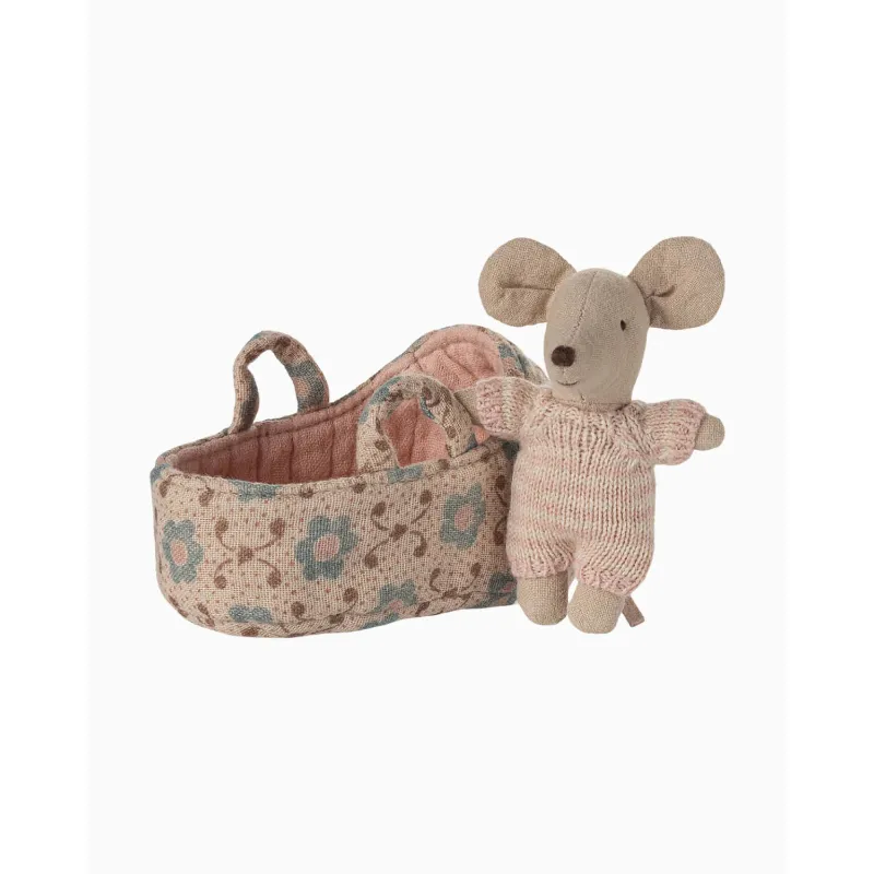 Baby mouse in carry cot - Rose