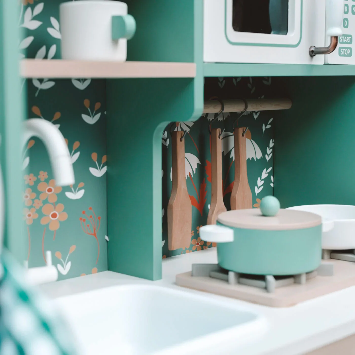 Classic Vintage Kitchen - Image 3