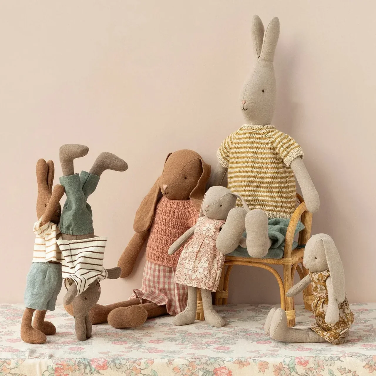 Maileg Bunny size 3, Chocolate brown, Knitted shirt & skirt - Image 3