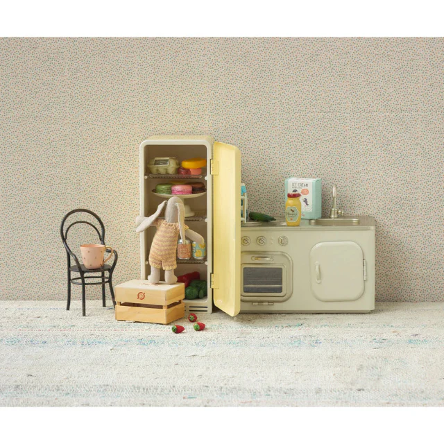 Maileg - Miniture Fridge Yellow - Image 2