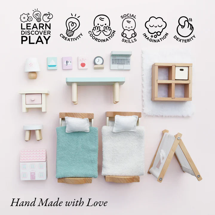 Wooden Dolls house Child's Bedroom Furniture - Image 2