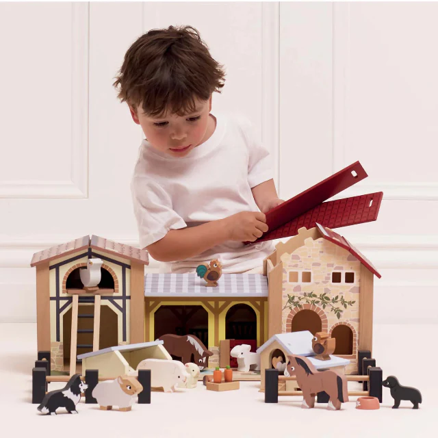 Wooden Farmyard - Image 6